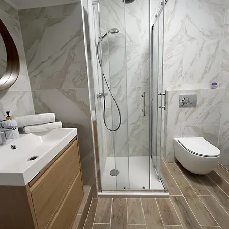 Renovated Seaside In The Heart Of * Ментона