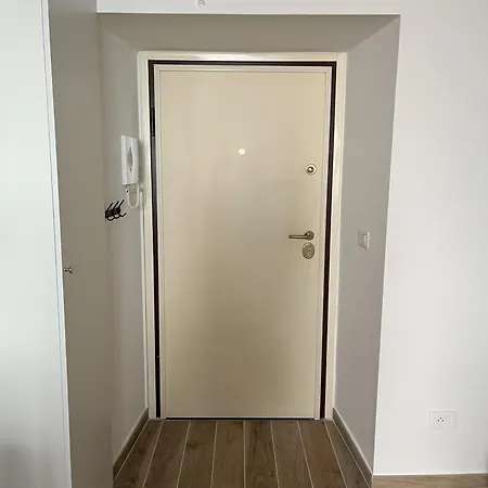 Renovated Seaside In The Heart Of Ментона