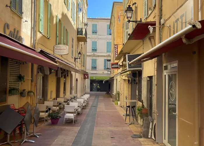 Renovated Seaside In The Heart Of Menton
