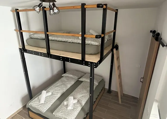 Renovated Seaside In The Heart Of Апартаменти