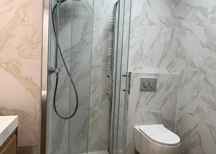 Апартаменти Renovated Seaside In The Heart Of