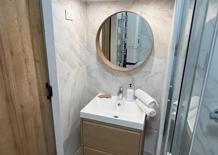 Renovated Seaside In The Heart Of Мантон